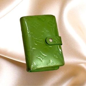 Loved - Louis Vuitton Green Wallet